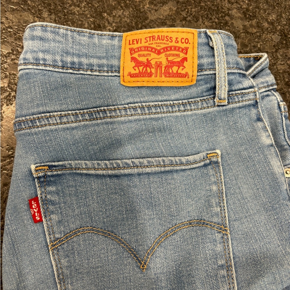 Levi’s 721 high rise skinny distressed